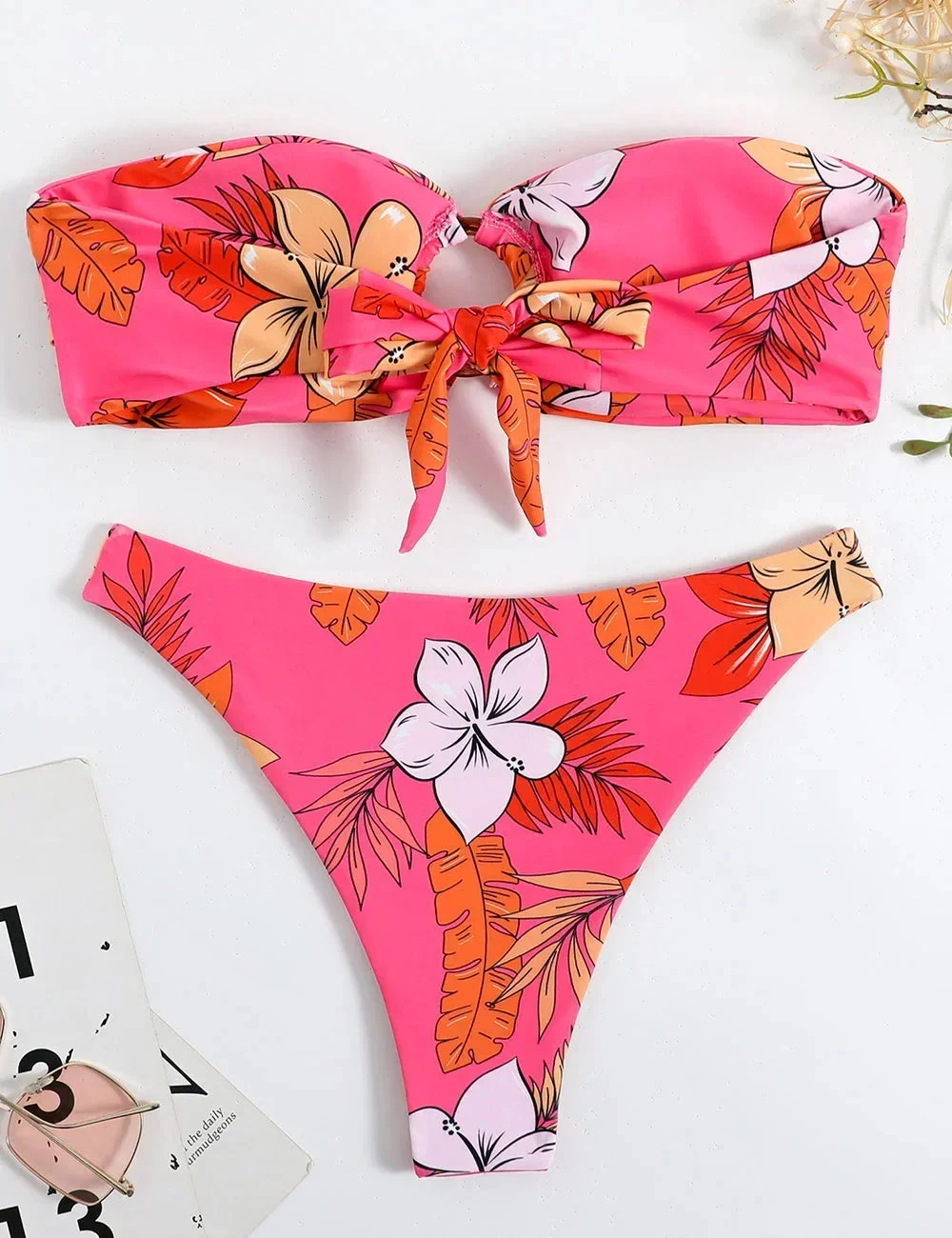 Bikini donna rosa a fascia con motivo floreale e anello - Image 2