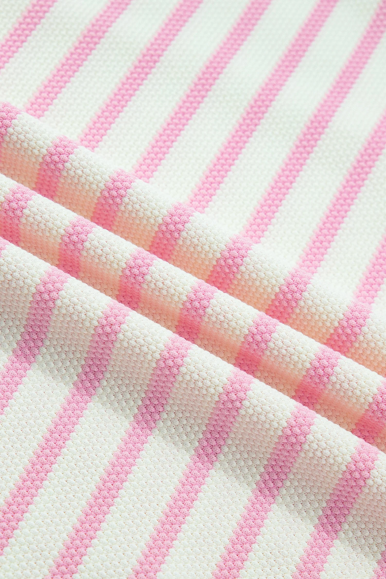 Blusa a Righe Rosa con Maniche Corte a Volant e Patchwork - Image 7