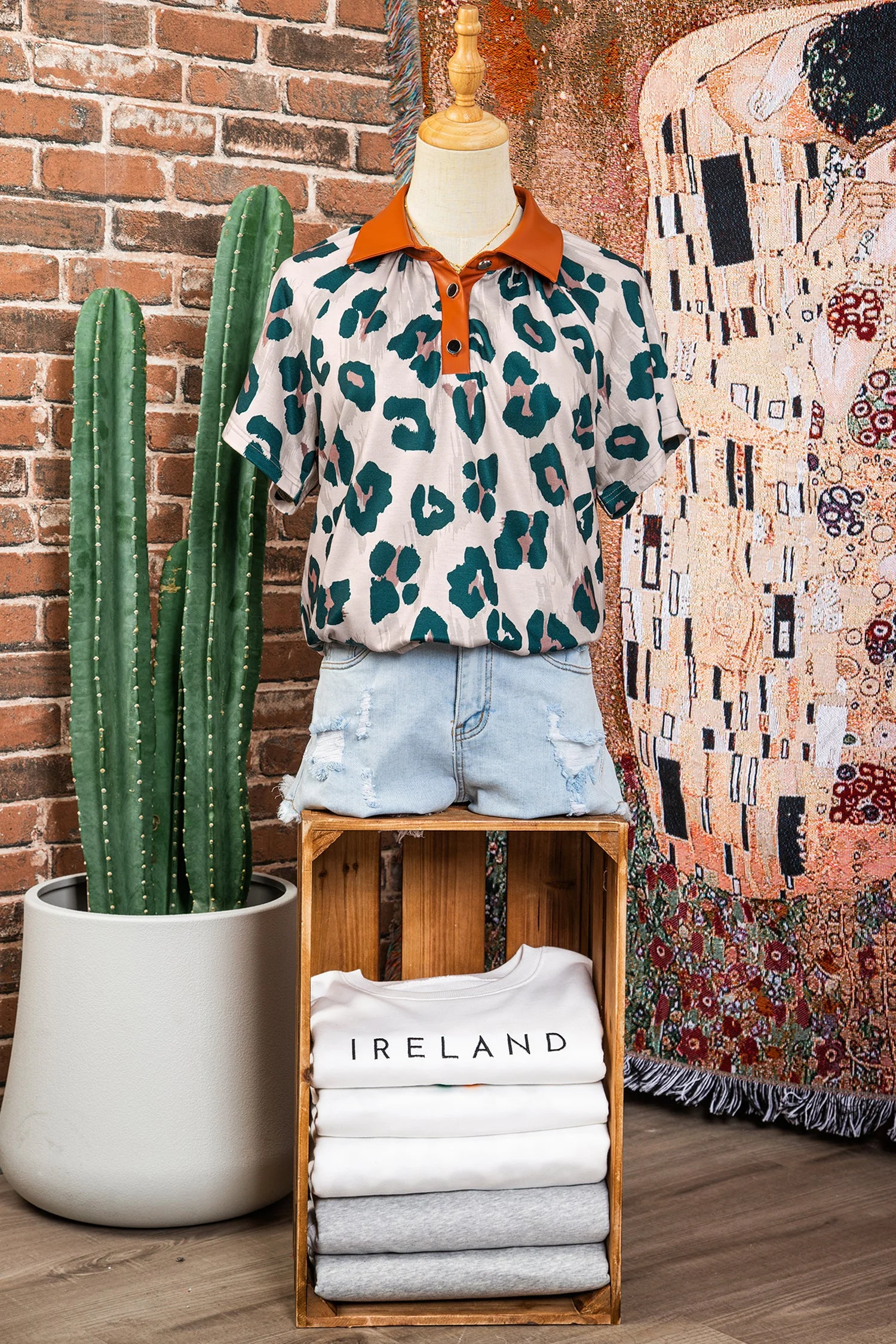 Blusa Casual a Maniche Corte con Stampa Leopardata e Colletto a Contrasto - Image 10