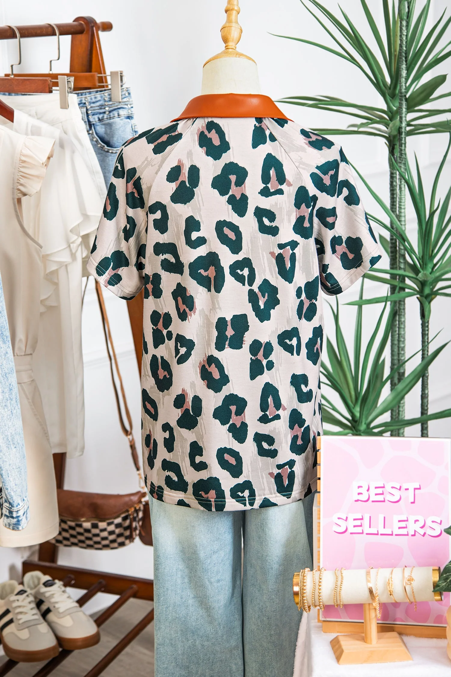 Blusa Casual a Maniche Corte con Stampa Leopardata e Colletto a Contrasto - Image 12