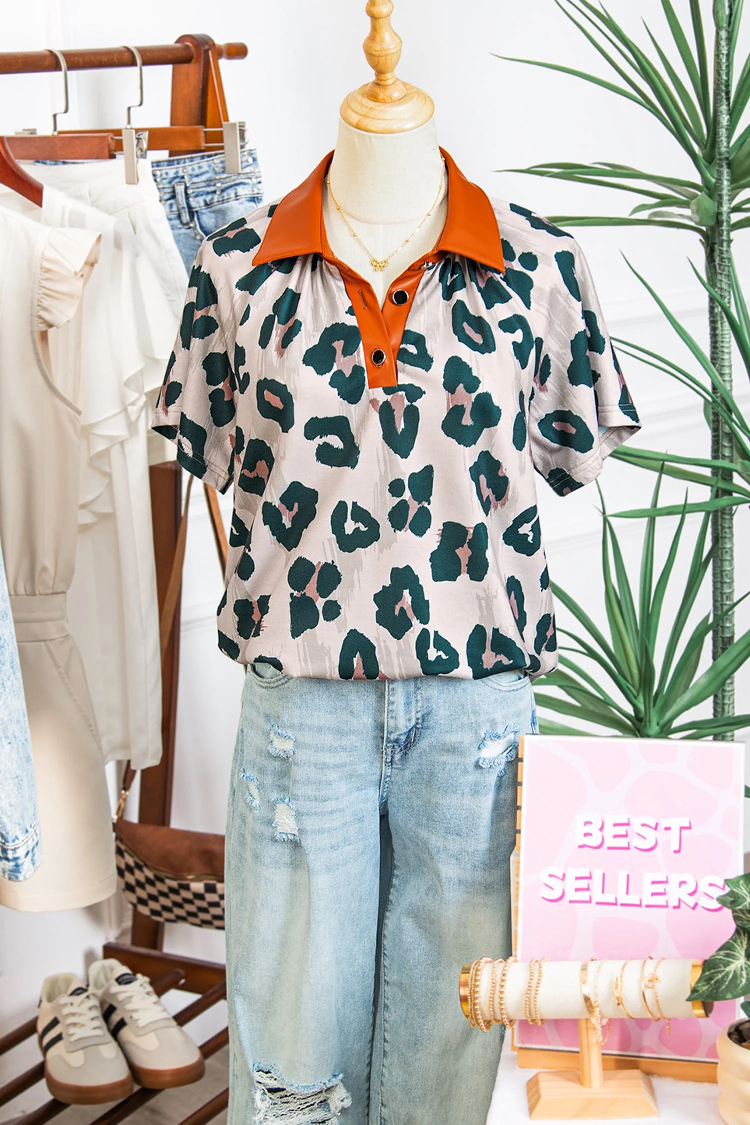 Blusa Casual a Maniche Corte con Stampa Leopardata e Colletto a Contrasto - Image 13