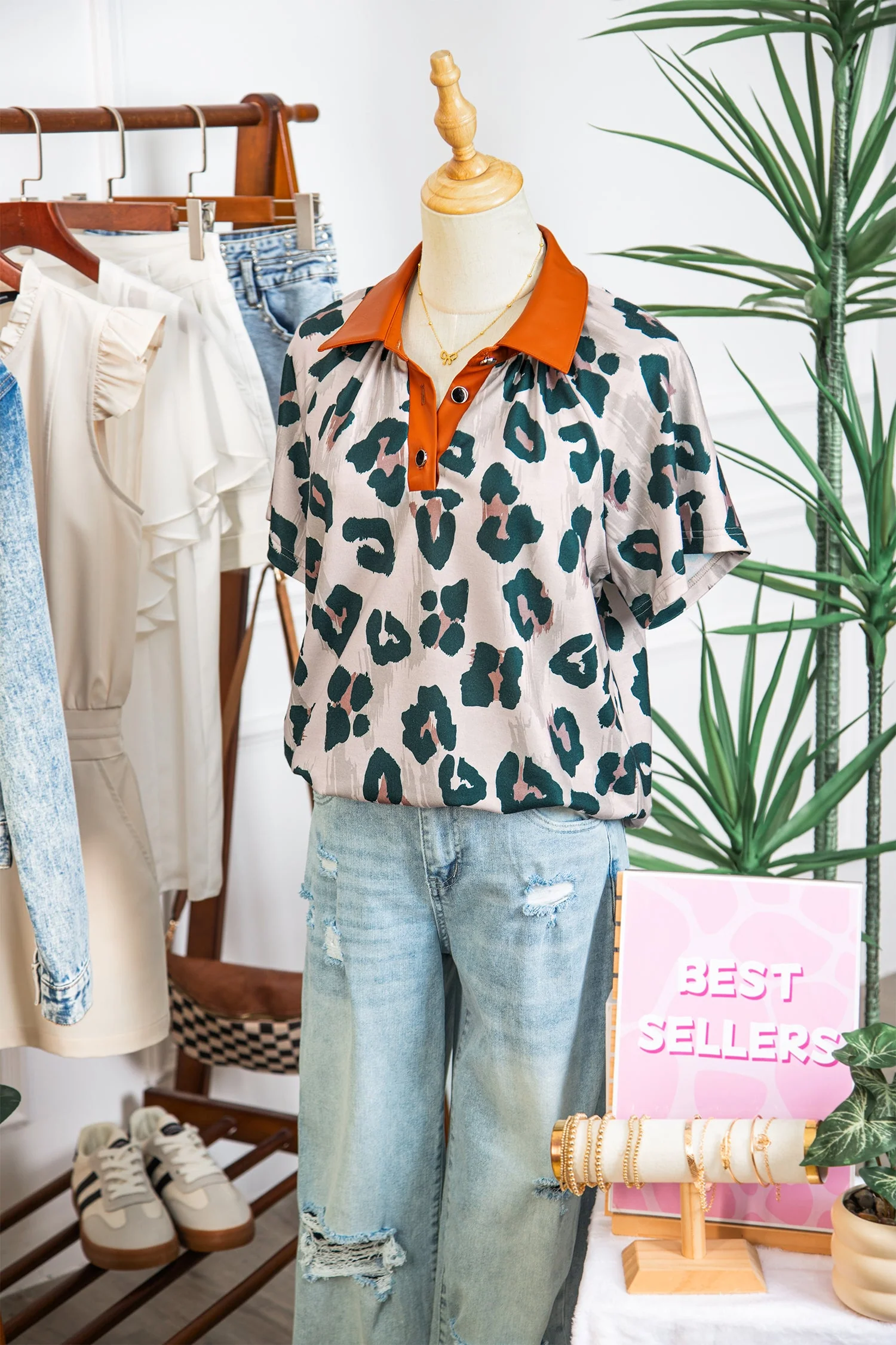 Blusa Casual a Maniche Corte con Stampa Leopardata e Colletto a Contrasto - Image 14