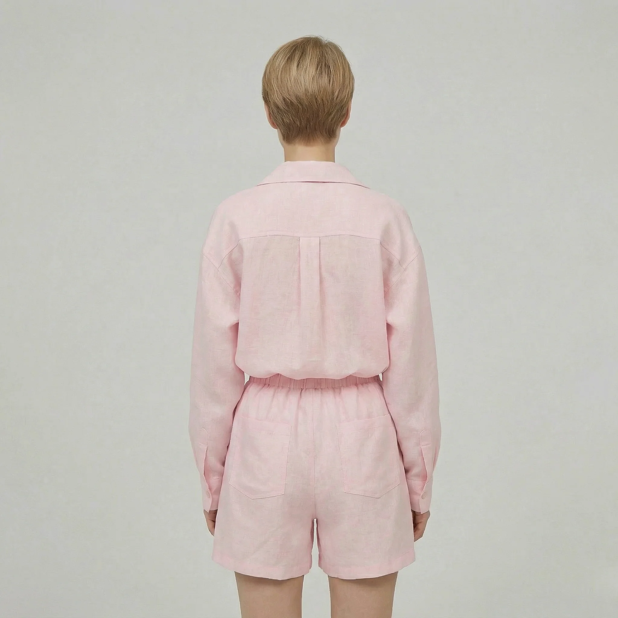 Completo due pezzi cardigan chic e shorts coordinati da donna - Image 5