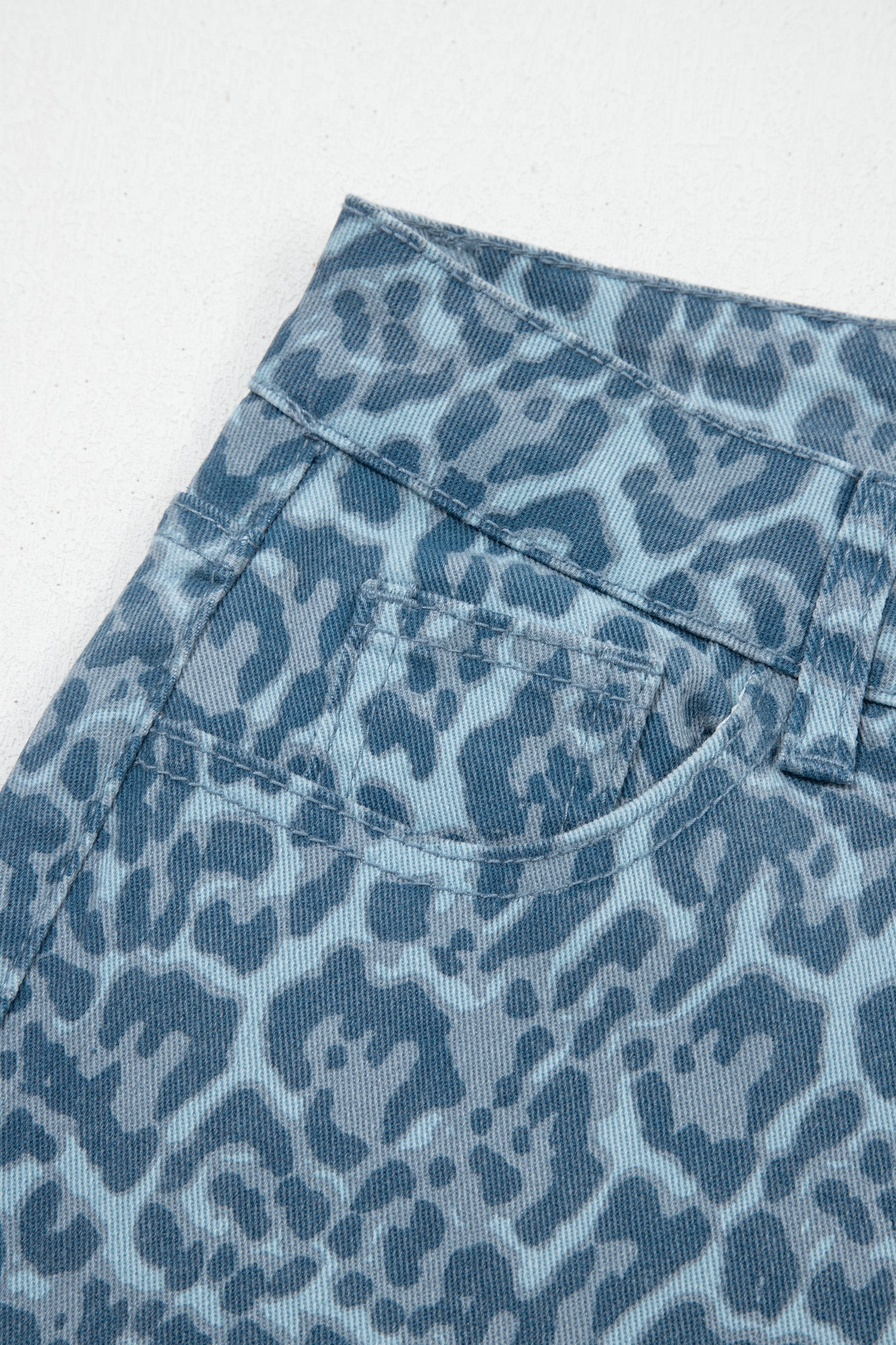 Jeans Leopardati a Gamba Larga a Vita Alta con Bordi Sfrangiati - Image 22