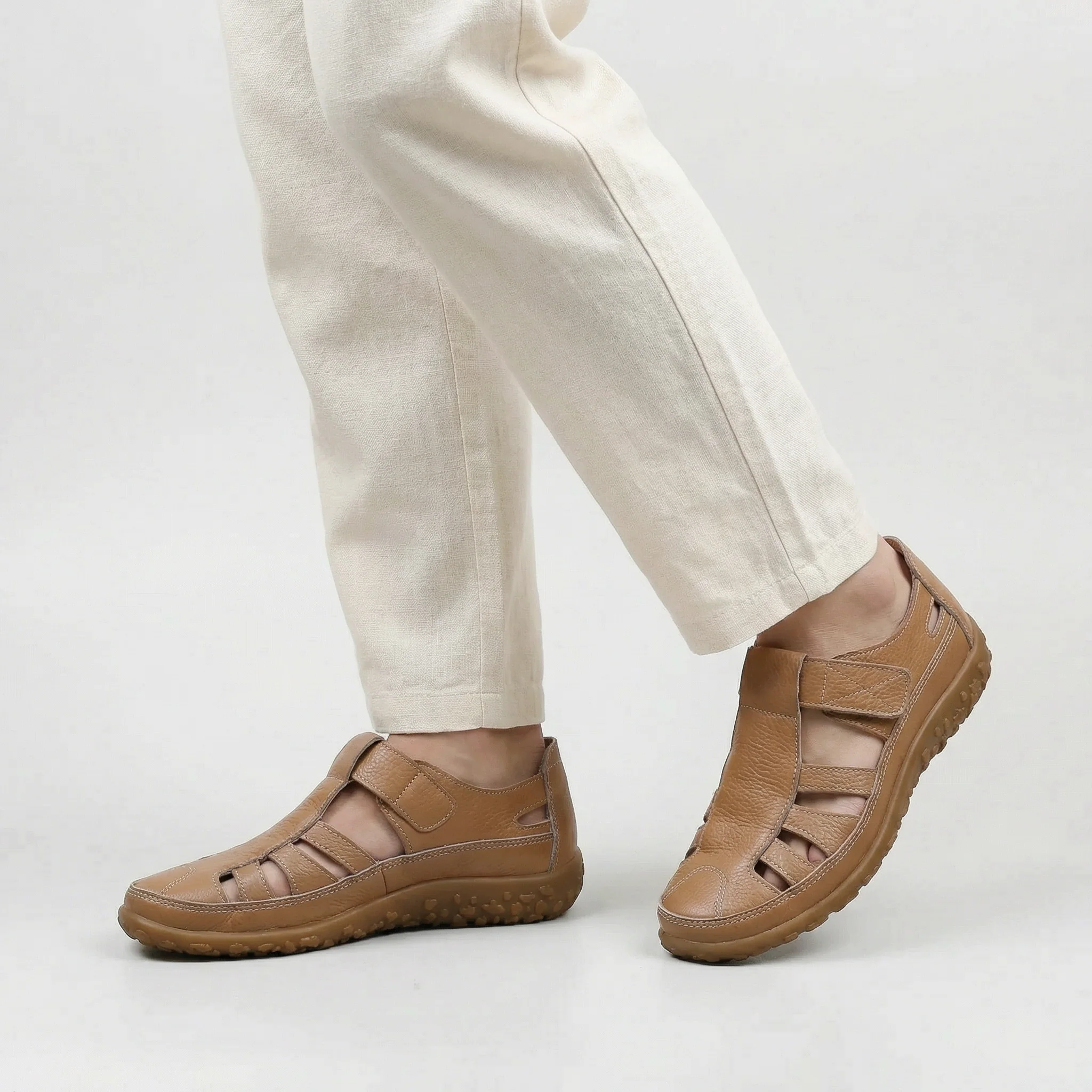 Sandali chiusi da donna con cut-out e suola comfort per uso quotidiano - Image 6