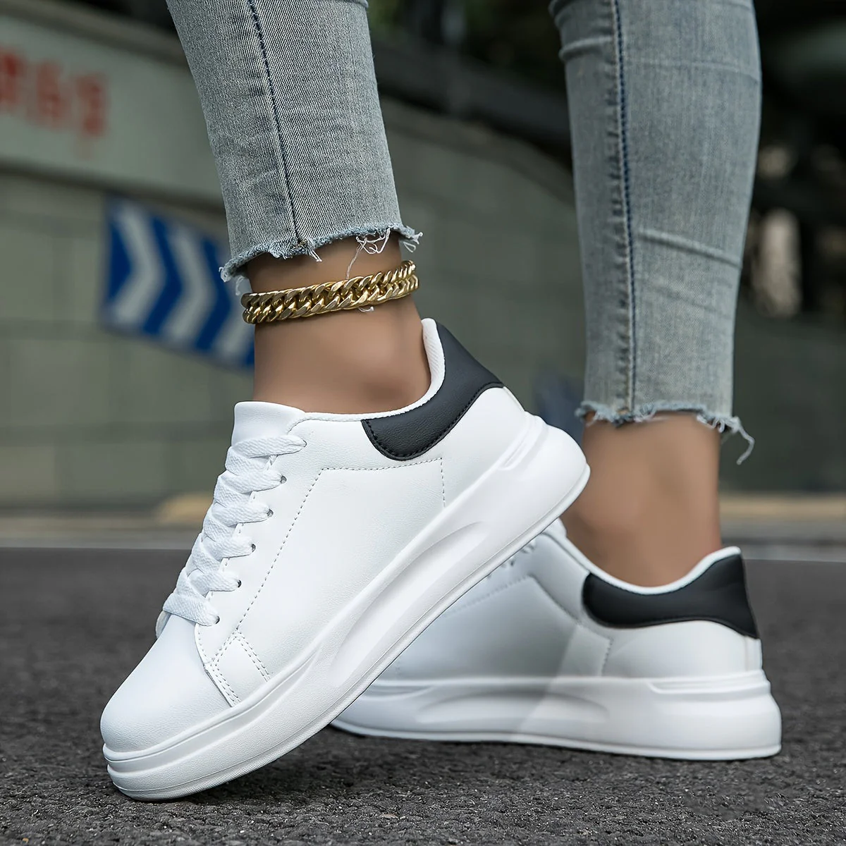 Sneakers in Pelle Bianca da Donna - Image 2