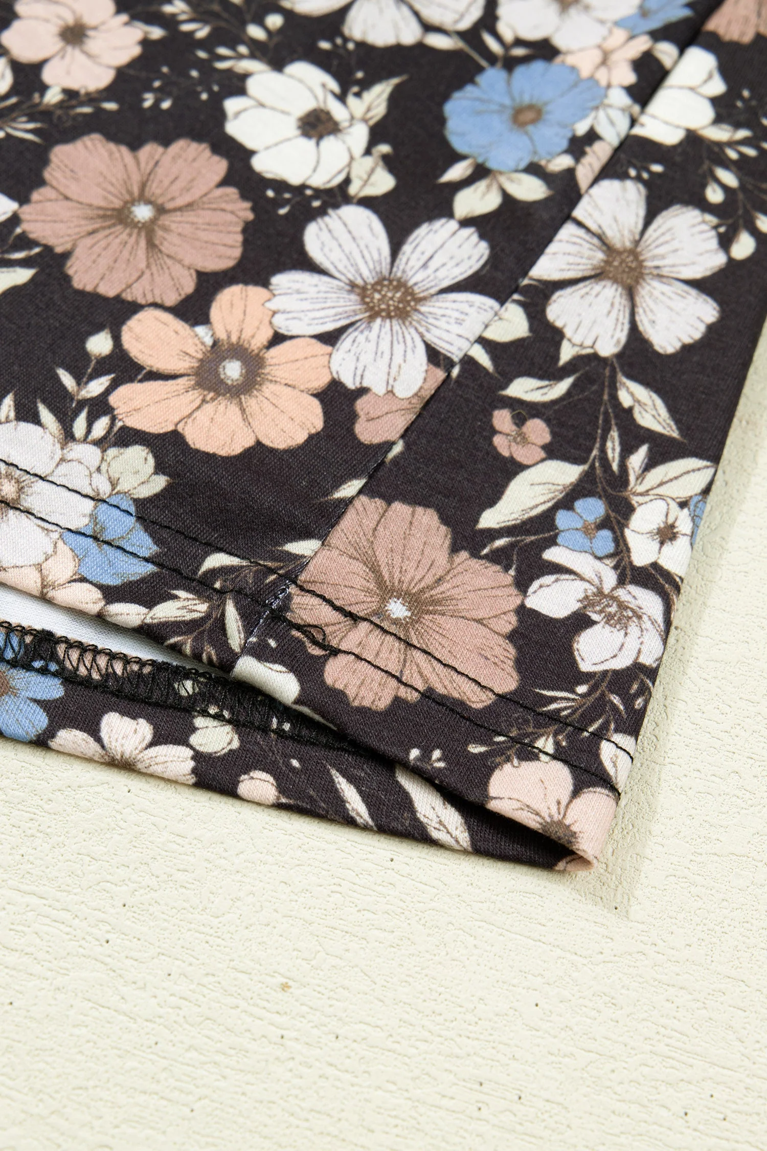 T-shirt Slim a Maniche Lunghe con Stampa Floreale Nera - Image 10