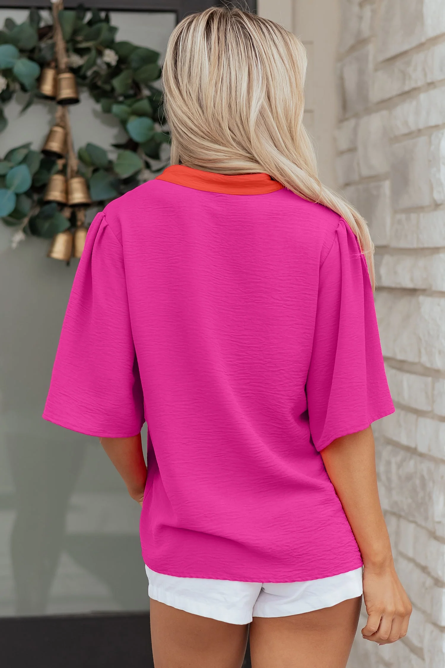 Top a Maniche Corte Ampie con Scollo a V Color Block Rosso Rosa - Image 9