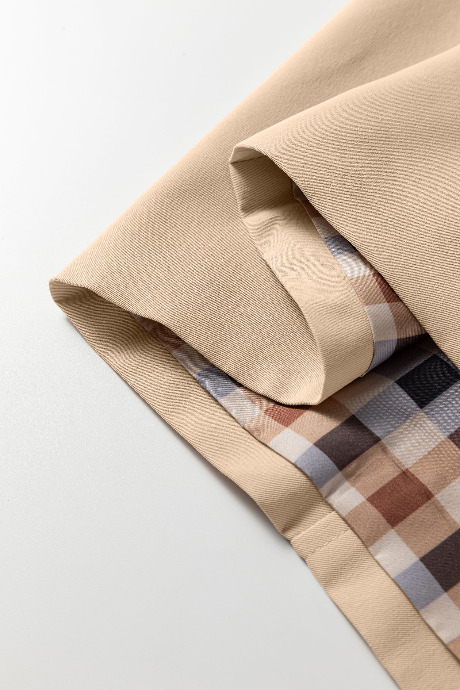 Trench Monopetto con Fodera a Quadri e Dettagli Patchwork - Image 7
