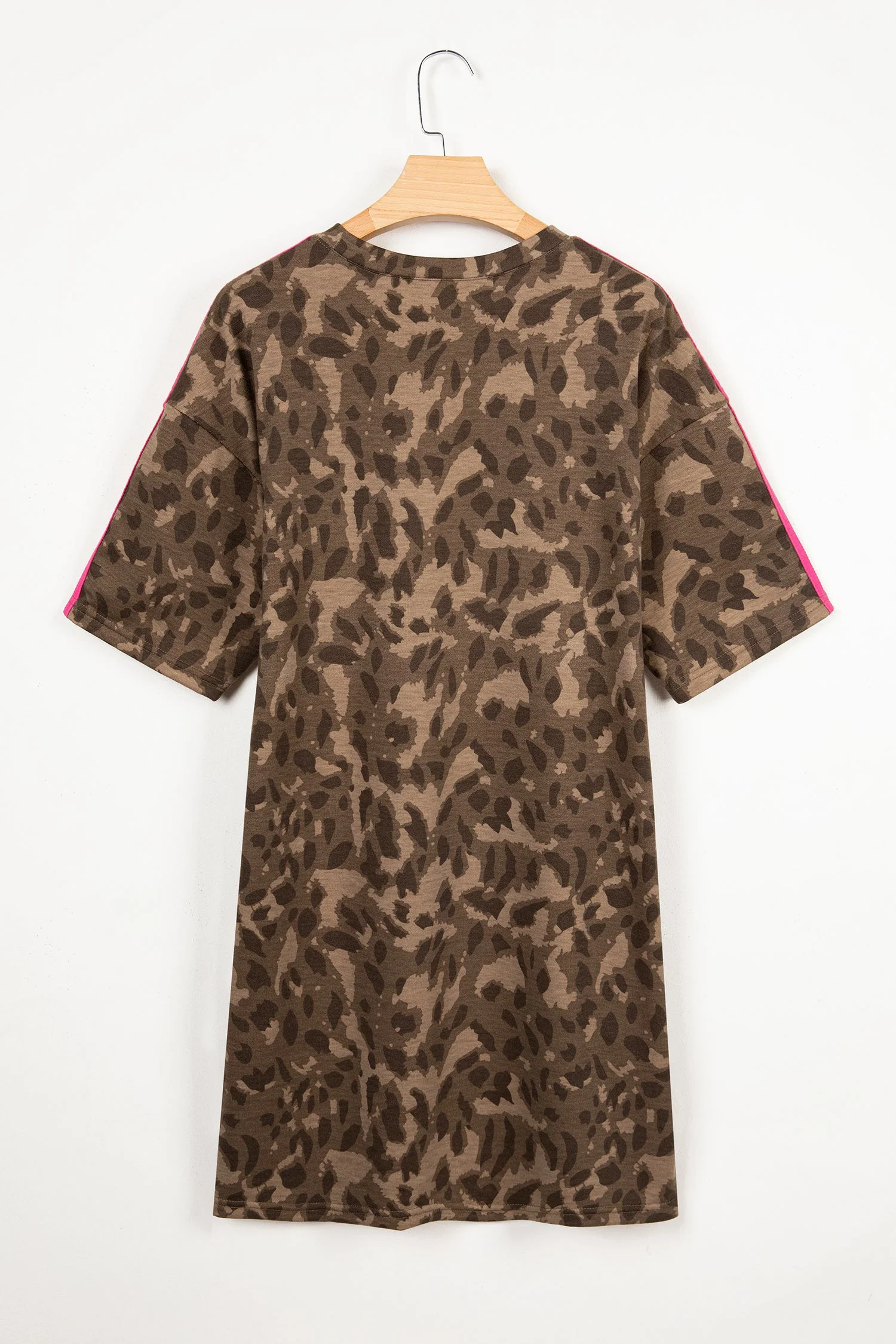 Vestito Mini a T-shirt Marrone con Stampa Leopardata e Tasche - Image 3